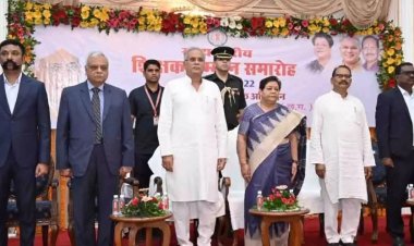 56 शिक्षक को राज्य शिक्षक सम्मान और 4 शिक्षकों को  प्रदेश के महान साहित्यकारों के नाम पर मिला स्मृति पुरस्कार