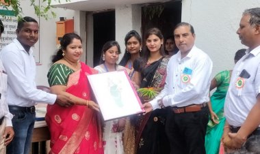 संत कबीर पब्लिक स्कूल एवं ज्ञानोदय पब्लिक स्कूल जी केबिन चरोदा के शिक्षको का सम्मान