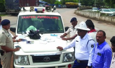 लापरवाह 90 वाहन चालकों पर यातायात पुलिस दुर्ग ने की कार्रवाई