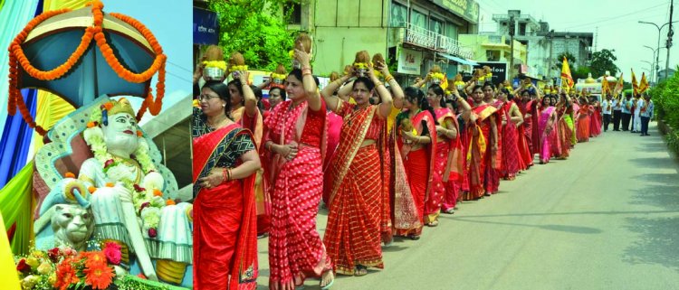 अग्रवाल समाज ने गाजे बाजे के साथ महालक्ष्मी रथ यात्रा का किया भव्य स्वागत