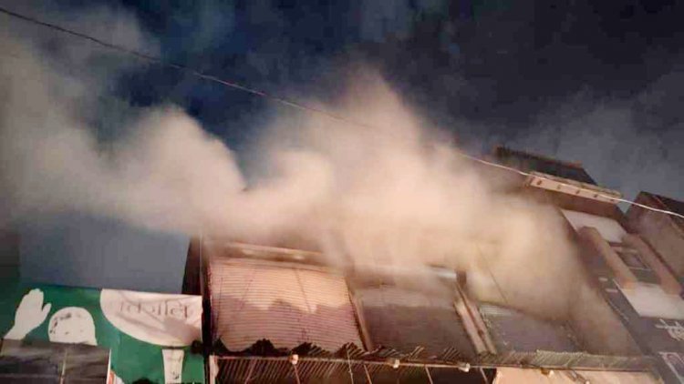 पटाखे की चिंगारी से भिलाई में कपड़ा दुकान स्वाहा, लाखों का हुआ नुकसान