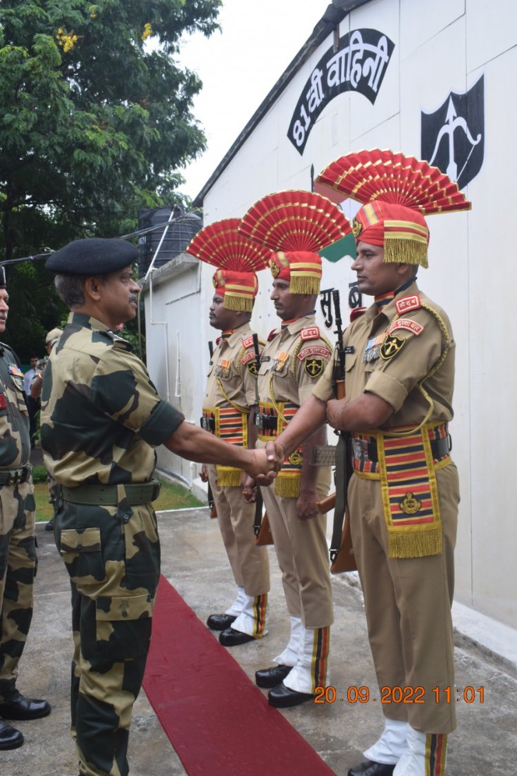 सीमा सुरक्षा बल के अतिरिक्त महानिदेशक ने सामरिक मुख्यालय मुल्ला कैंप 81 वीं वाहिनी सीमा सुरक्षा बल का किया दौरा