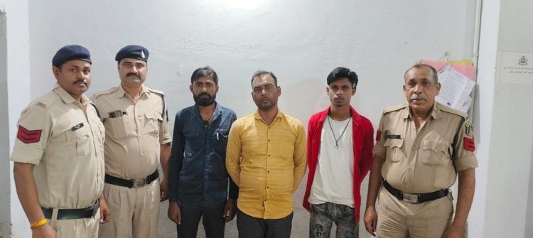 वैशाली नगर पुलिस ने सट्टा पट्टी के साथ तीन को किया गिरफ्तार