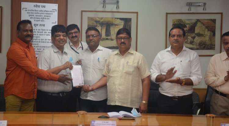 भिलाई इस्पात मजदूर संघ (बी एम एस) को BSP के CEO ने प्रदान किया मान्यता प्रमाण पत्र