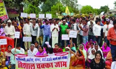 विधायक पर फूटा ग्रामीणों का गुस्सा, नारेबाजी कर जताया विरोध