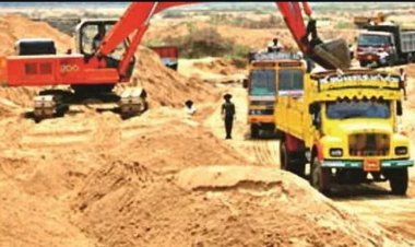 अवैध रेत खनन में लगे 6 हाईवा जब्त, ग्रामीणों ने अफसरों पर लगाया मिली भगत का आरोप