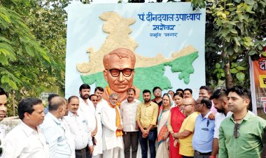 भिलाई: तालाब सफाई में भेदभाव का लगाया आरोप, पार्षद के नेतृत्व में किया गया संकेतिक धरना प्रदर्शन