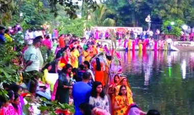 सूर्य भगवान और छठ मैया से की गई संतान की रक्षा और परिवार की सुख-शांति की कामना, स्मृतिनगर तालाब रहा आकर्षण का केन्द्र