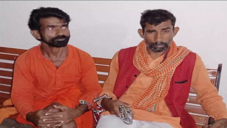 दो मुस्लिम साधु के भेष में घूमते पकड़ा गया
