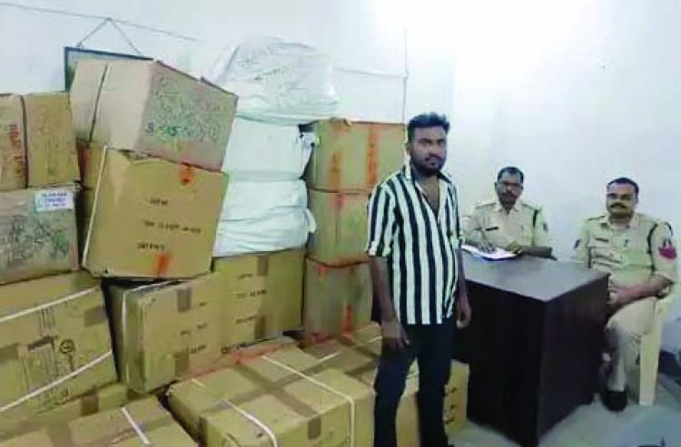 5.30 लाख रुपए के अवैध पटाखा जब्त, आरोपी गिरफ्तार