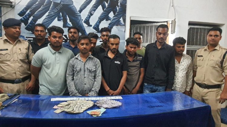 जुआ खेलते 11 आरोपियों को सुपेला पुलिस ने किया गिरफ्तार, 33,990 रुपये बरामद