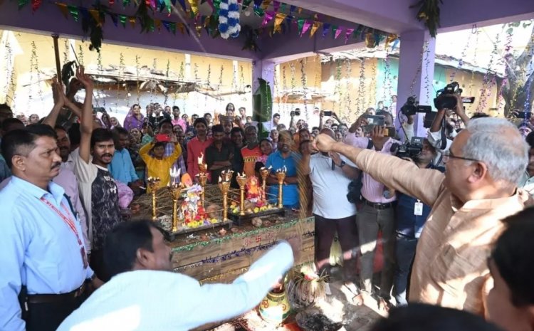 मुख्यमंत्री भूपेश बघेल ने गौरा-गौरी की पूजा अर्चना कर की प्रदेशवासियों की सुख समृद्धि की कामना