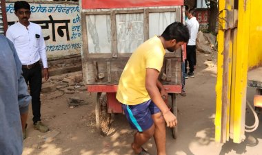स्कूल के बाऊंड्री की आड़ में मछली और चिल्ली बेचने वालों को रिसाली निगम ने खदेड़ा