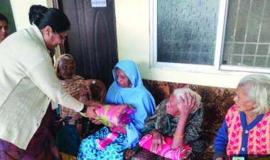 एनसीसी दिवस पर वृद्धाश्रम में कंबल वितरित