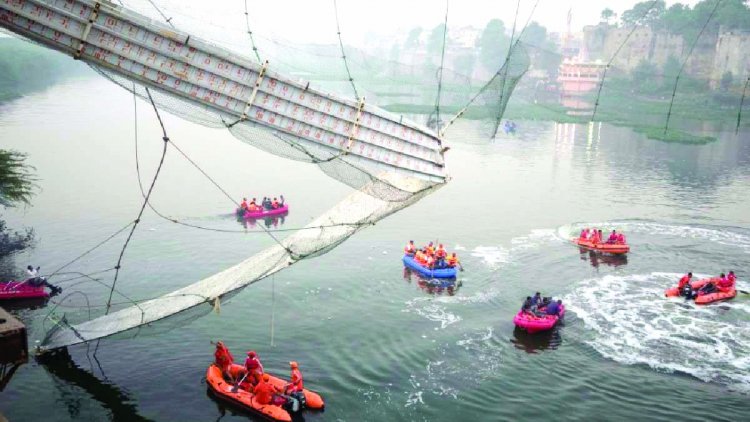 गुजरात में राजकीय शोक का एलान,  सुप्रीम कोर्ट पहुंचा पुल हादसे का मामला