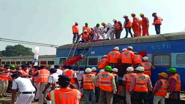 मरोदा रेलवे स्टेशन के यार्ड में पटरी से उतरी यात्री ट्रेन, सूचना मिलते ही पहुंची आपदा प्रबंधन व एनडीआरएफ की टीम