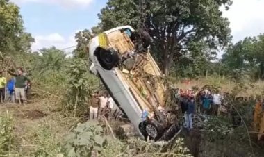 सड़क हादसे में नायाब तहसीलदार सहित चार लोगों की मौत