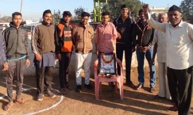 बाबा गुरु घासीदास ने समाज मे सत्य का अलख जगाकर,मनखे मनखे एक समान का दिया संदेश