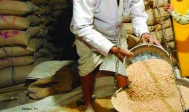 सरकारी चावल को बाजार में बेचने वाले राशन दुकान संचालक सस्पेंड