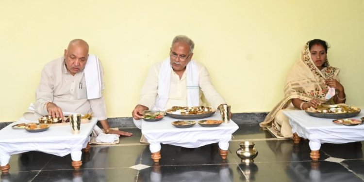 भेंट मुलाकात : मुख्यमंत्री श्री बघेल ने किसान महेन्द्र साहू के यहां किया भोजन ग्रहण