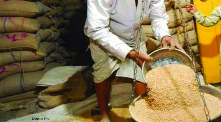 सरकारी चावल को बाजार में बेचने वाले राशन दुकान संचालक सस्पेंड