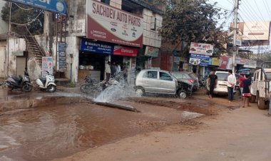 अभी-अभी दुर्ग में फूटीं पाइप लाइन