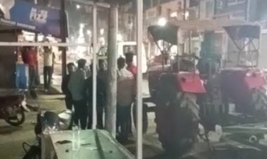 दुर्ग में अभी-अभी ट्रैक्टर और बाइक में हुई टक्कर,  नहीं रुकी बाजू से गुजरती पुलिस की गाड़ी