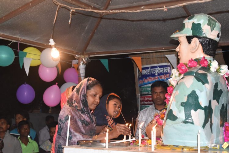 ईरपानार के जंगल में अदम्य साहस दिखाने वाले वीर शहीदों को किया गया याद, अमर शहीदों के शहादत दिवस पर नारायणपुर पुलिस ने आयोजित किया श्रद्धांजिल सभा