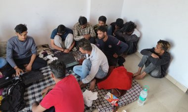 दुर्ग पुलिस ने नोएडा में छापा मार 9 को पकड़ा