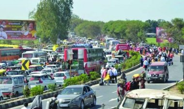 कुबेरेश्वर धाम में रोका गया रुद्राक्ष वितरण, बेकाबू भीड़ को देखते हुए लिया गया निर्णय