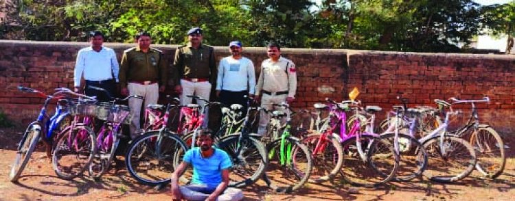 दुर्ग जिले में घुम घुमकर 11 साइकिल किया पार, वैशालीनगर पुलिस ने पकड़ा