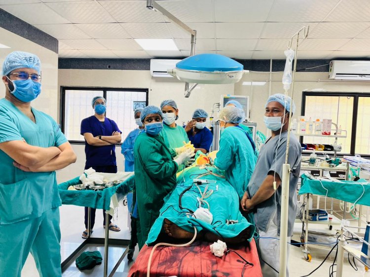 पहली बार मैक्सिलो फेशियल सर्जरी जिला अस्पताल दुर्ग में, जबड़ा खुल नहीं रहा था तो वेंटीलेटर से दी गई साँस