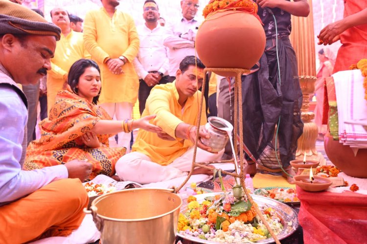 धर्मपत्नी के संग महादेव की आराधना कर महामृत्युंजय का जाप किए विधायक देवेंद्र, शहरवासियों के सुख शांति और समृद्धि की कामना