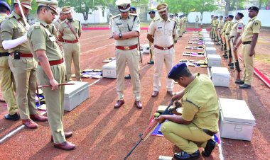 पुलिस महानिरीक्षक ने पुलिस लाइन दुर्ग एवं कार्यालय पुलिस अधीक्षक दुर्ग किया वार्षिक निरीक्षण
