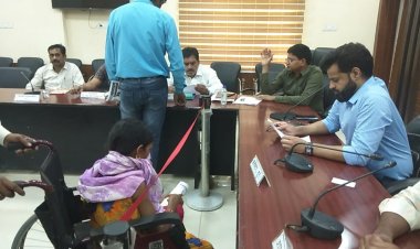 मेडल जीतकर दुर्ग जिले का नाम रोशन करने वाली बेरोजगार दिव्यांग खिलाड़ी ने कलेक्टर से मांगी नौकरी