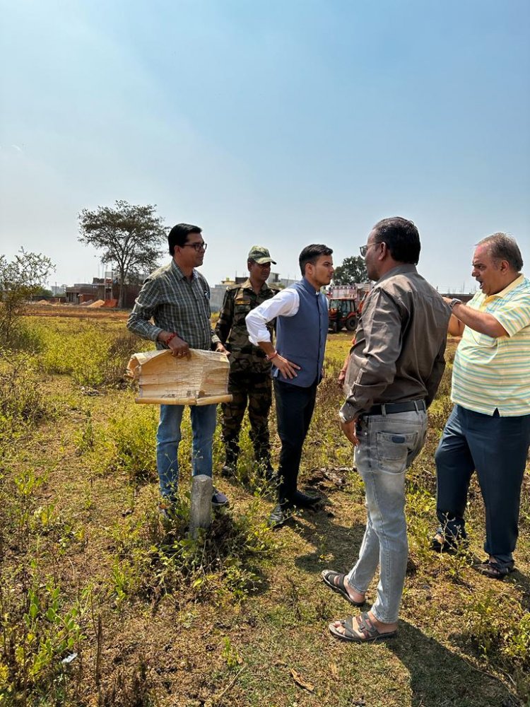 बोरसी, हनोदा रोड, मीनाक्षी नगर में चल रही थी अवैध प्लाटिंग, मौके पर पहुंचकर की गई कार्रवाई