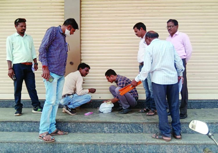 चेतावनी और समझाइश का असर नहीं, रिसाली के आउटर में संचालित 3 दुकानों को नगर निगम ने किया सील