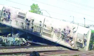 दो मालगाड़ी आपस में टकराने से 2 लोको पायलट की मौत, 4 गंभीर