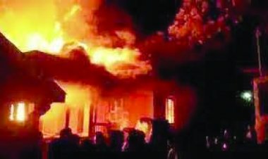 मुख्यमंत्री के दौरे से पहले भीड़ ने कार्यक्रम स्थल को कर दिया आग के हवाले, चुराचांदपुर में धारा-144, इंटरनेट भी बंद