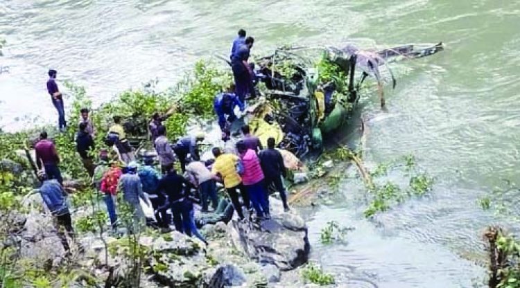 सेना का हेलीकॉप्टर दुर्घटनाग्रस्त