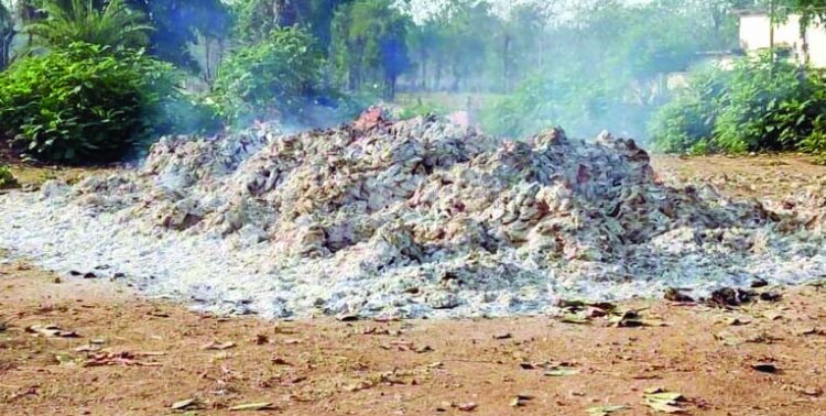नक्सलियों ने तंदूपत्ता फड़ में की आगजनी, 60 से ज्यादा बोरी जलकर खाक