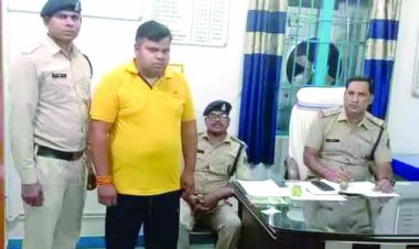 शासकीय शराब दुकान के कर्मचारी ने किया 38 लाख का गबन