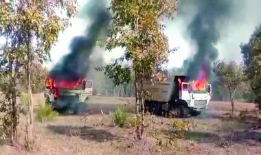 नक्सलियों ने सड़क निर्माण कार्यों में लगे 5 गाड़ियों को फूंका