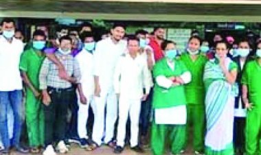 तीन माह से नहीं मिला वेतन, मेकाज के कर्मचारियों ने किया काम बंद