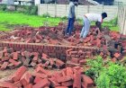 सरकारी जमीन पर बना रहा था मकान, निगम ने तोड़ा