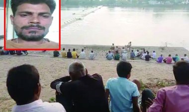 उफनती शिवनाथ नदी दुर्ग में बाइक सहित बह गया युवक, पत्नी के साथ अस्पताल से लौट रहे थे घर