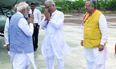 प्रधानमंत्री मोदी पहुंचे छत्तीसगढ़, रायपुर में मुख्यमंत्री भूपेश बघेल सहित भाजपा पदाधिकारियों ने किया भव्य स्वागत, देखें फोटो