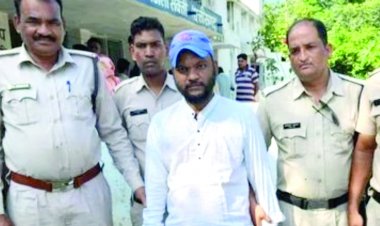 मैं भीम आर्मी छत्तीसगढ़ का उपाध्यक्ष हूं, क्या उखाड़ लोगे: नौकरी लगाने के नाम पर 4.50 लाख की ठगी, न्यायालय ने भेजा जेल