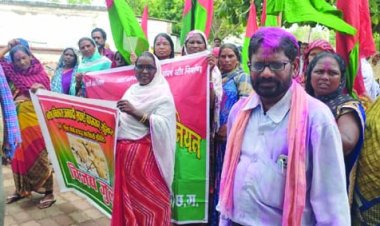 मजदूरों ने मनाया जीत का जश्न, निकाली विजय जुलूस, रिसाली निगम में 351 रुपए के बदले दिया रहा था 305 रुपए मजदूरी 