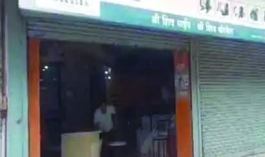 बोरवेल्स की दुकान से 1.70 लाख कैश चोरी